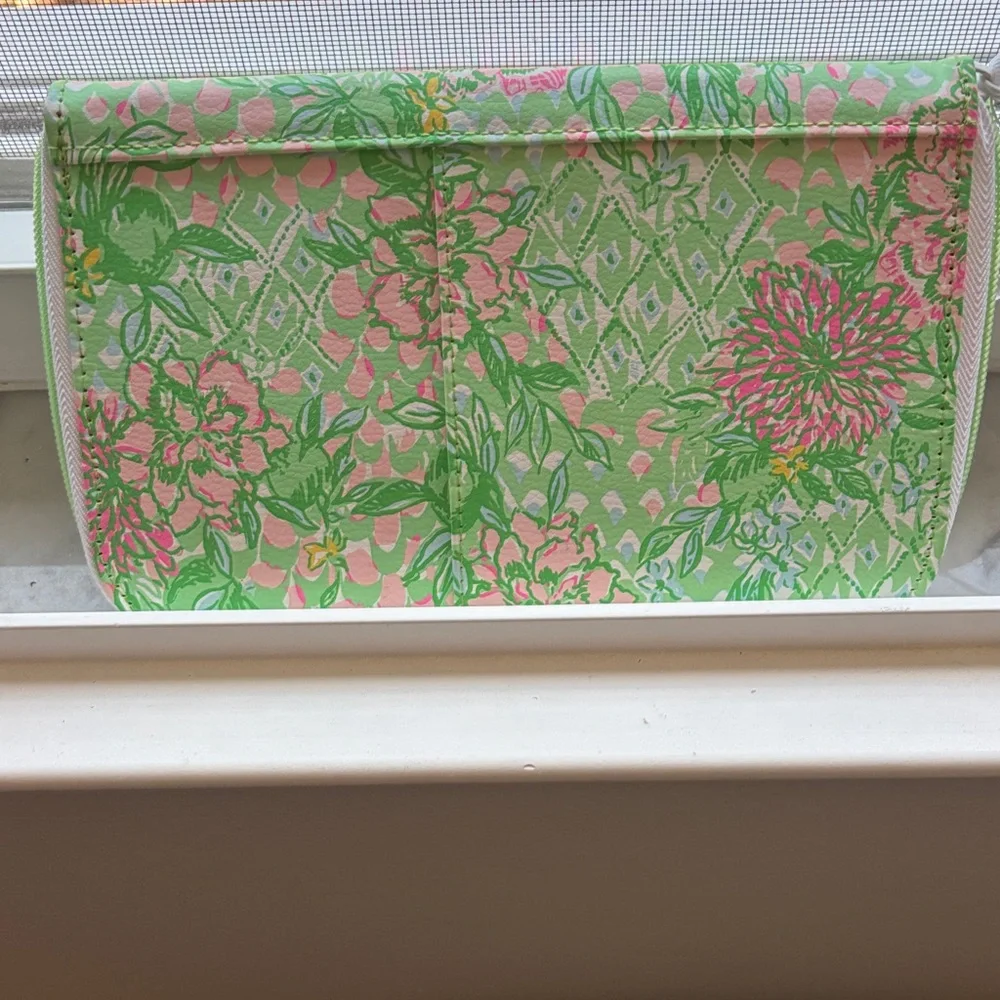 NWT Lilly Pulitzer Pink & Green Floral Travel Wallet, Lime Feeling Good; Sz: O/S - Picture 4 of 9